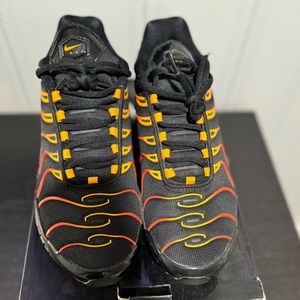 Good used condition Men’s Nike Air max 97 Plus “Shock Orange” size 10.5